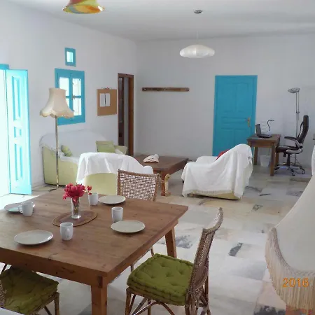 Mirtula, Mountain Retreat With A Plonge Pool بيت للعطل *