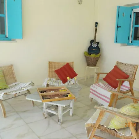 Mirtula, Mountain Retreat With A Plonge Pool بيت للعطل *