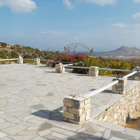 Mirtula, Mountain Retreat With A Plonge Pool بيت للعطل *