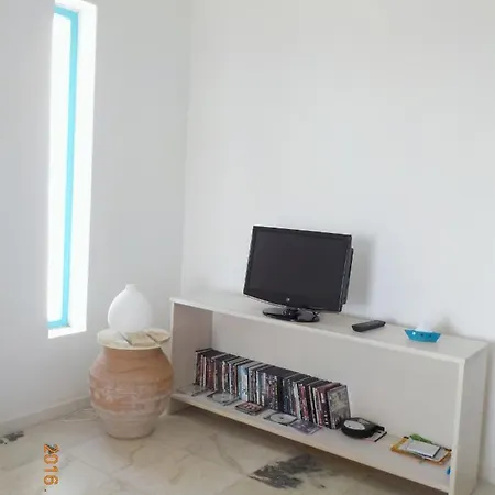 Mirtula, Mountain Retreat With A Plonge Pool بيت للعطل Kostos
